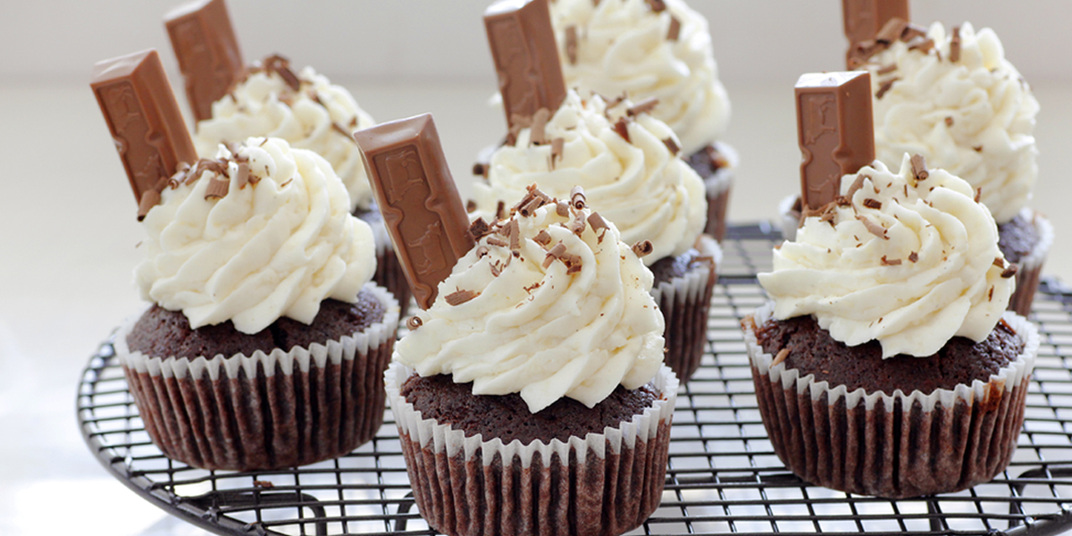 קאפקייקס דאבל שוקולד עם אצבעות שוקולד - רגע מתוק