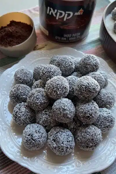 כדורי תמרים וקקאו