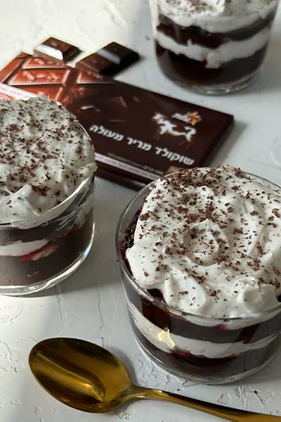 קינוחי כוסות היער השחור